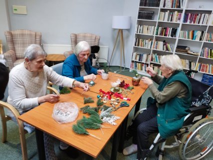 Vánoční tvoření se studentkami oboru aranžér