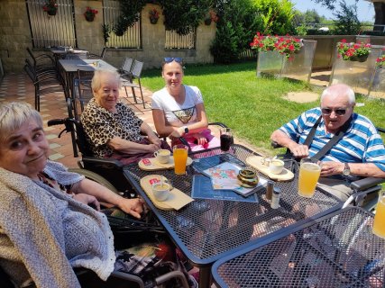 Letní osvěžení na zahrádce oblíbené restaurace